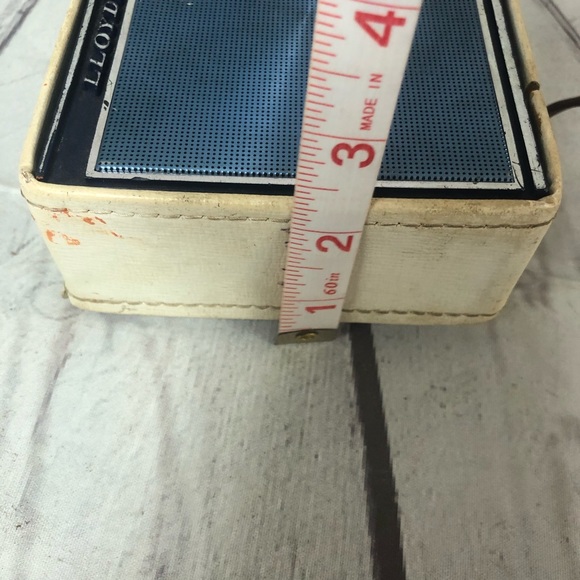 Vintage Lloyd's 8 Transistor AC/Battery Radio - Picture 7 of 13